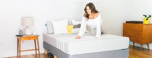 woman on leesa mattress